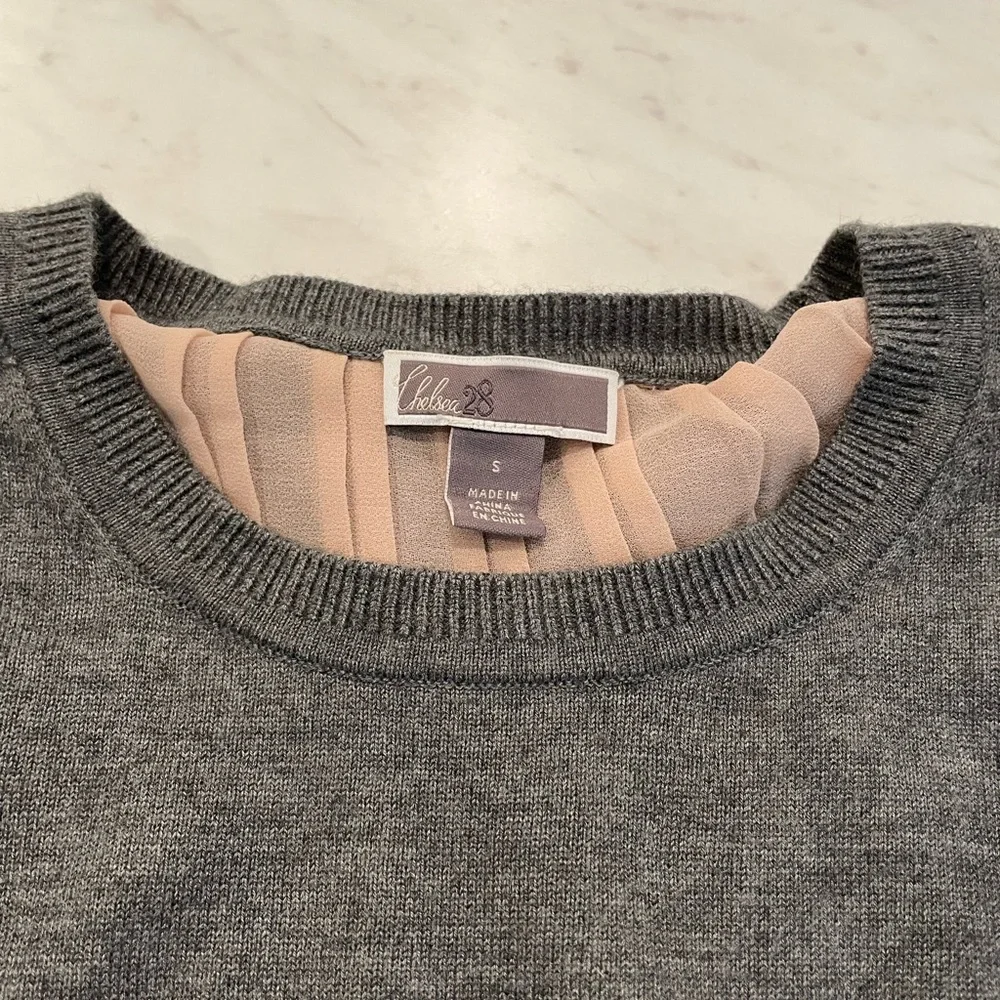 Chelsea28 Grey Sweater with Sheer Pink Accordion Hem Split Back Size Small - Picture 3 of 8